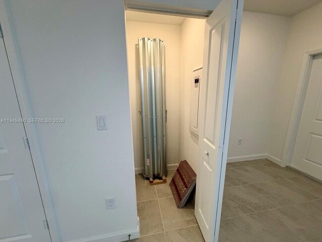 Building Photo - 254 10th Ct