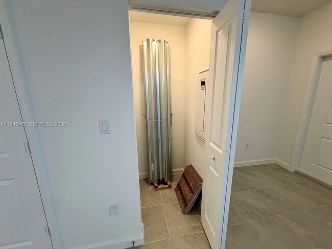 Building Photo - 254 SE 10th St