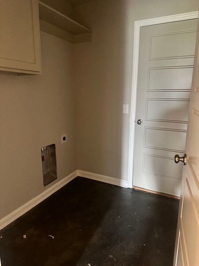Building Photo - FIRST MONTH FREE - 4 BEDROOMS!