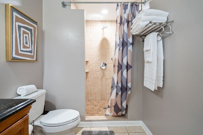 Building Photo - 306 Jason Ct