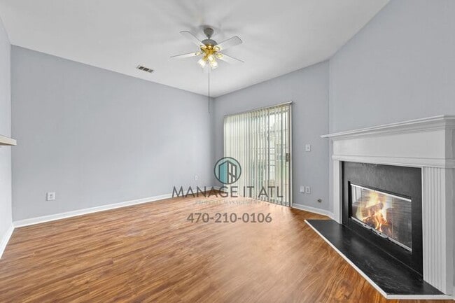 Building Photo - 2-bedroom, 2.5-bathroom Condominium in the...