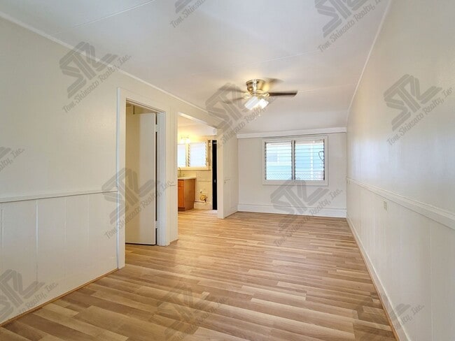 Building Photo - 1132