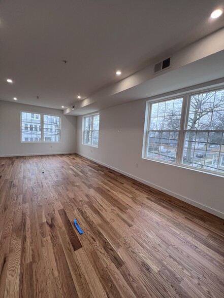 Building Photo - 125 Broughton Ave
