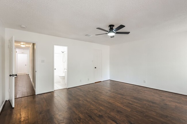 Building Photo - Spacious 3 bedroom only 8 miles from Randolph Air Force Base