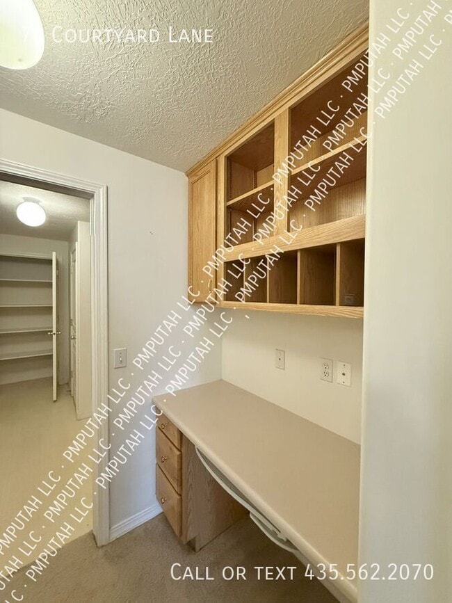 Building Photo - 74 Courtyard Ln E