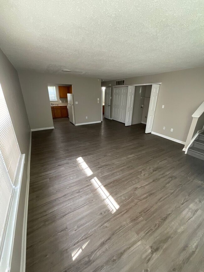 Building Photo - 3 Bed 1.5 Bath