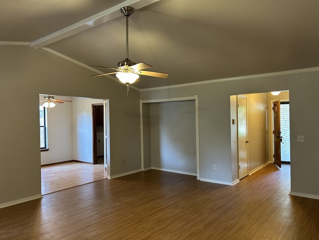 Building Photo - 4900 Smoking Oaks Dr