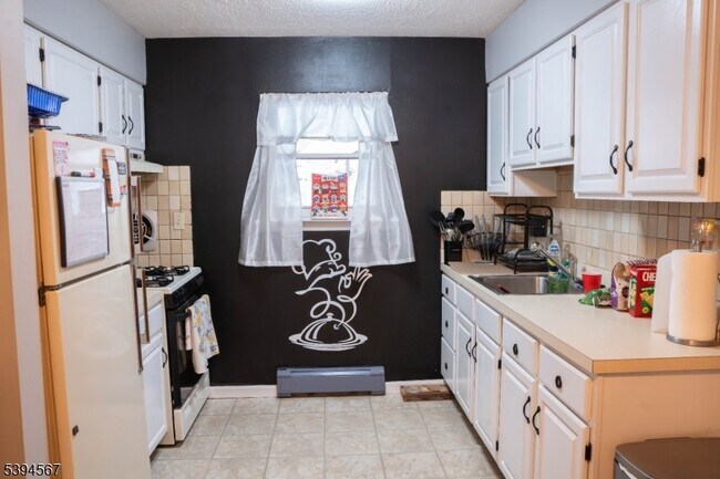 Building Photo - 37 Espy Rd