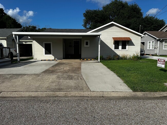 Building Photo - 235 Brookside Dr
