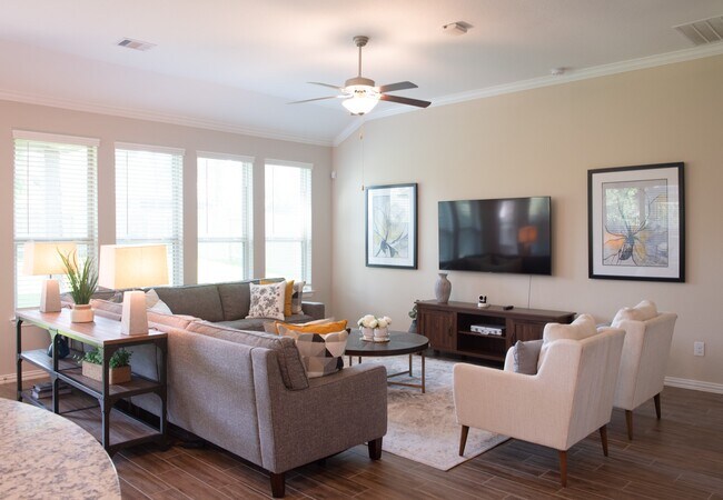 Building Photo - 246 Crest Sights Dr