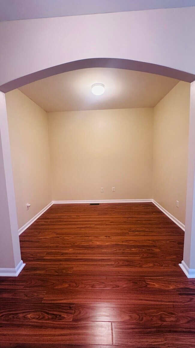 Building Photo - 37572 Newburgh Park Cir