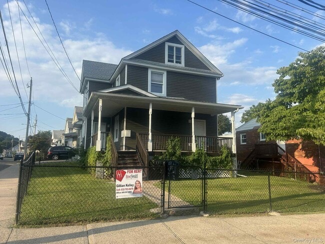 Primary Photo - 22 Cozzens Ave