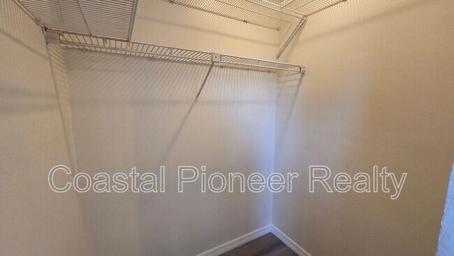 Building Photo - 4817 Cypress Tree Dr