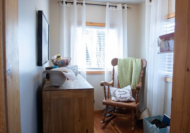Building Photo - Quaint ranch style 1 bedroom, 1 bathroom in Windsor!