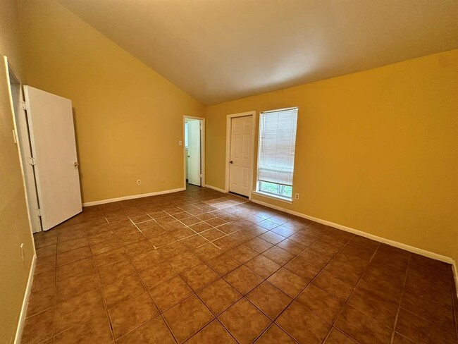 Building Photo - 5006 Stanhope Dr