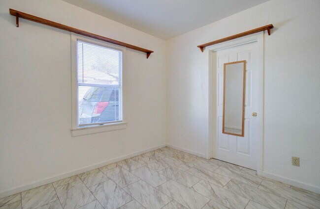 Building Photo - 9316 E Balsam Ave