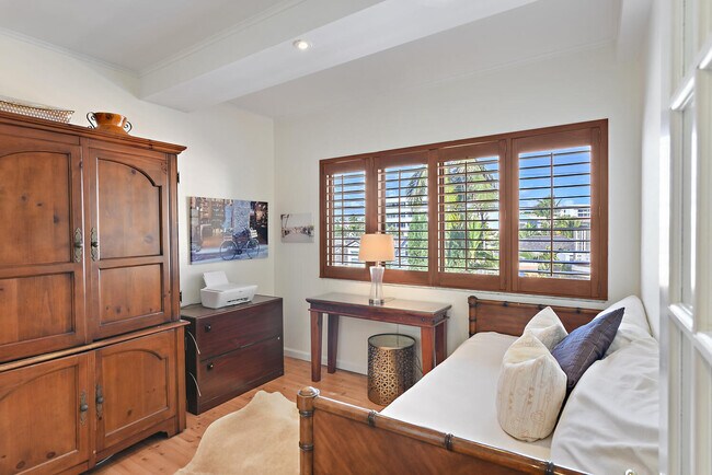 Building Photo - 250 S Ocean Blvd