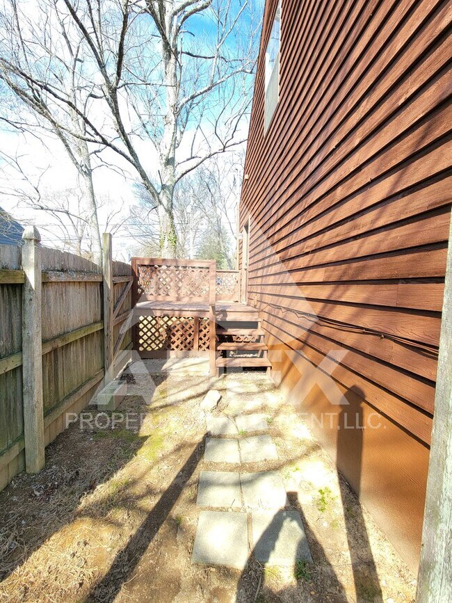 Building Photo - 3 Bd - 2 Ba Single Family Home in North Knoxville - Fountain City!