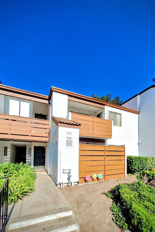 Building Photo - Spacious Second Floor 1bd Condo With Laundry In Unit, Pool, Balcony, & Carport!