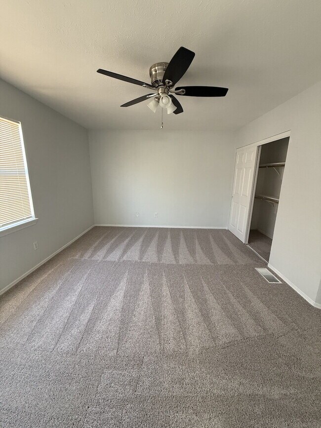 Building Photo - Come see this cute 2B House in a great location