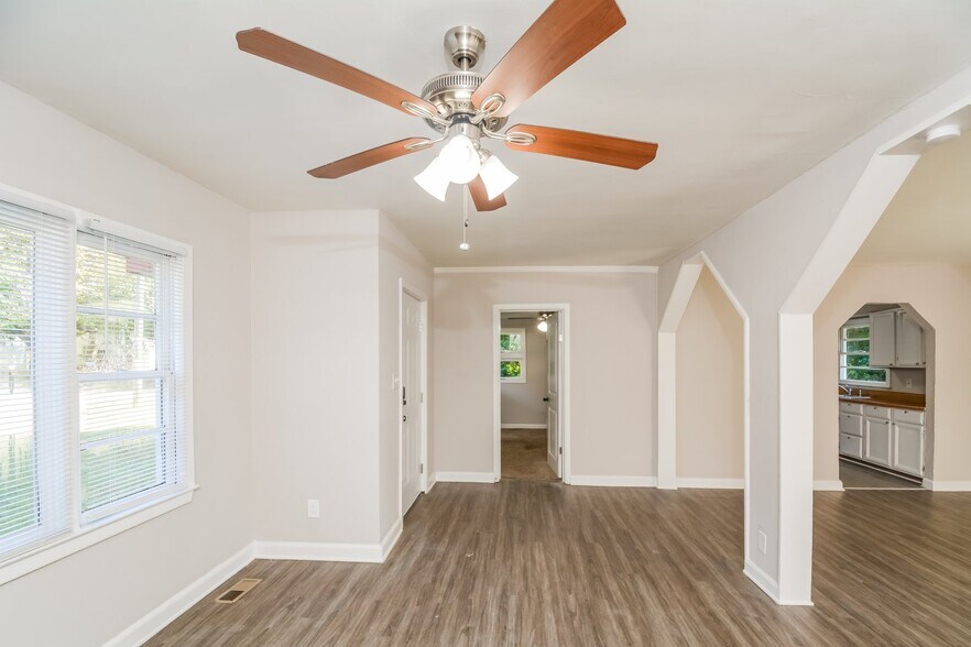 Building Photo - 5209 Catalpa Rd