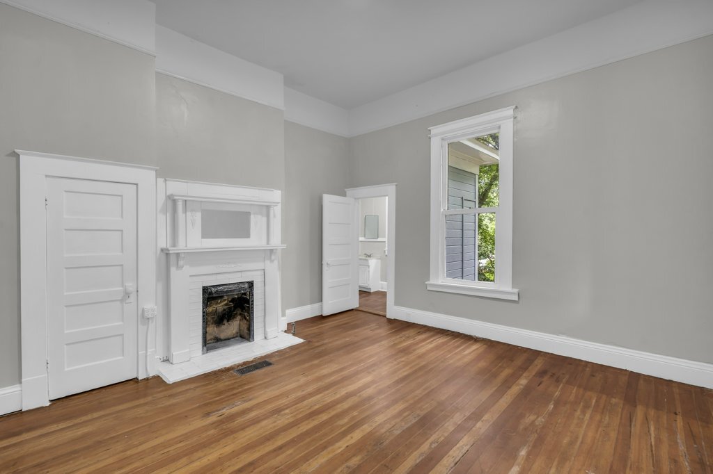 Building Photo - 625 8th St N