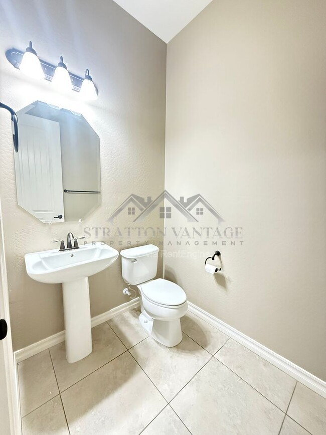 Building Photo - 4032 S Pleasant Pl