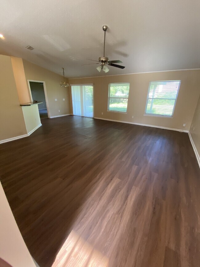 Building Photo - FOR RENT:  Charming 3-Bedroom Home with Sp...