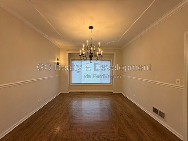 Building Photo - 882 Clarendon Ln