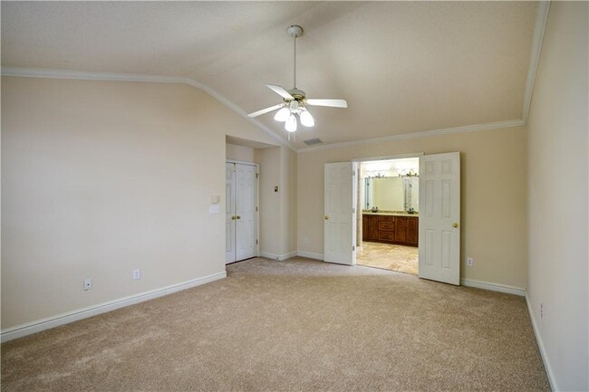 Building Photo - 1060 Lyndhurst Way