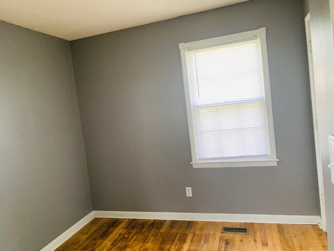 Building Photo - CUTE 3 BR, 1 BA BRICK HOME IN CONVENIENT MT OLIVE LOCATION