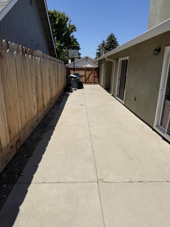 Building Photo - 1020 W Minnesota Ave