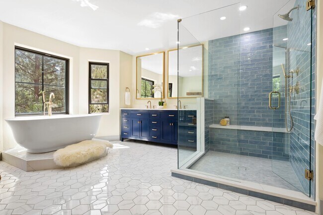 Building Photo - 205 Loop Dr