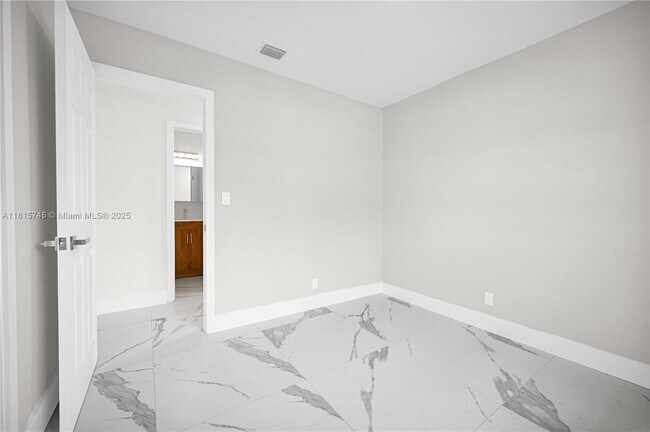 Building Photo - 100 SW 7th St