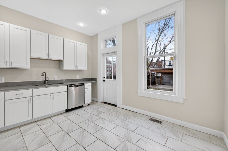 Building Photo - 2710 Geyer Ave