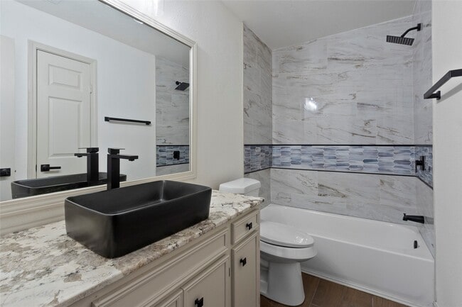 Building Photo - 3865 Jasmine Dr