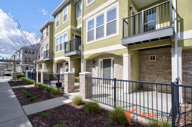Primary Photo - 1790 W Dalmeny Way