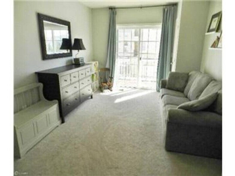 Family/2nd Bedroom - 42519 Highgate Ter