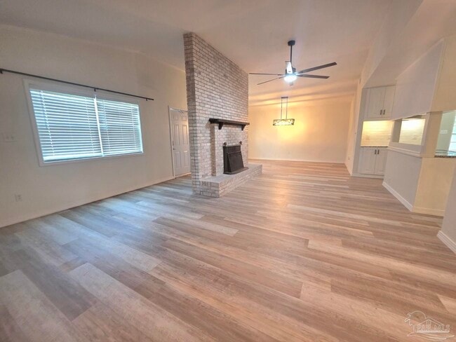 Building Photo - 760 Briarwood Dr
