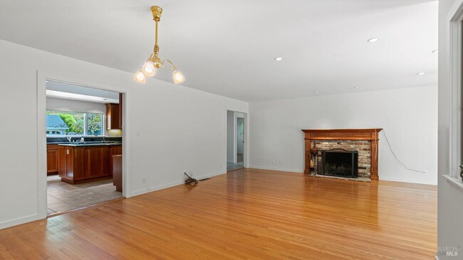 Building Photo - 389 Mountain View Ave