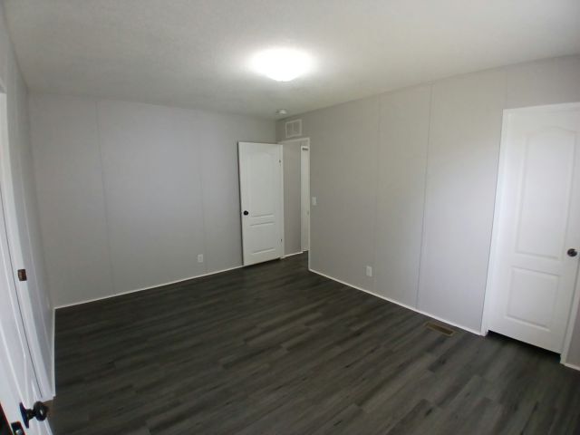 Building Photo - 1400 Banana Rd