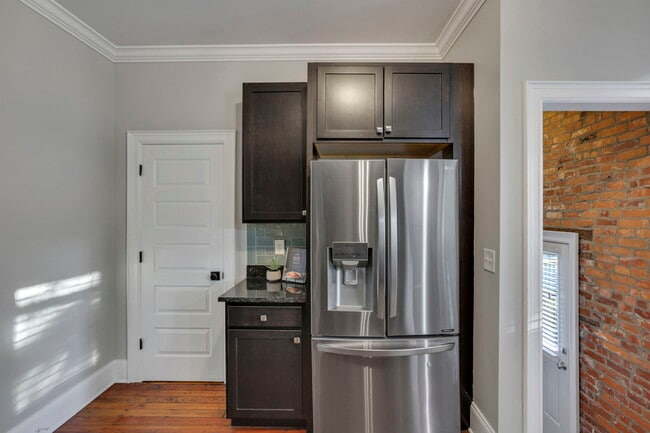 Building Photo - 634 Neil Ave