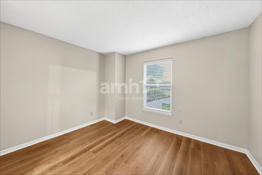 Building Photo - 2136 Olympia Dr