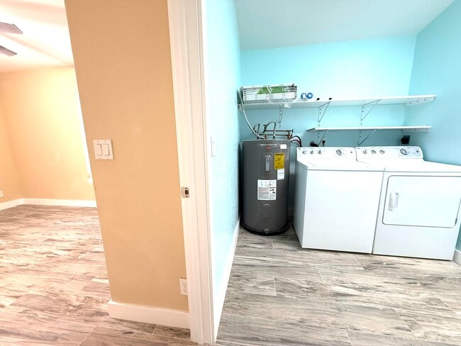 Building Photo - 15859 68th Ct N