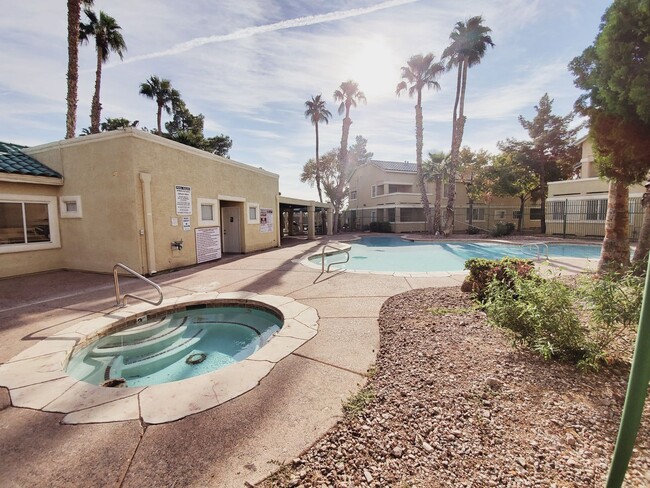 Building Photo - CUTE GATED 2BD/2BA CONDO IN LAS VEGAS!