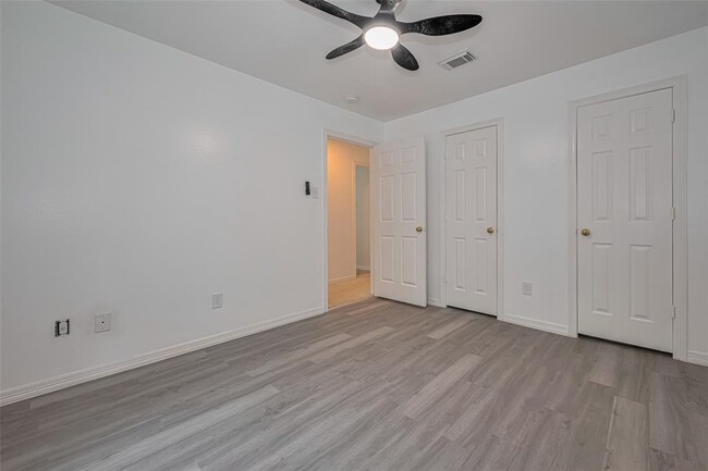 Building Photo - 4160 Greystone Way