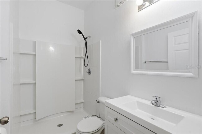 Building Photo - 605 Golden Lake Loop