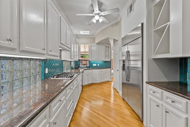 Building Photo - 3106 Sackett St