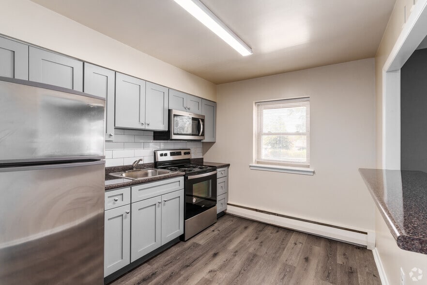 1BR, 1BA - 700SF - Kitchen - Providence Manor Apartments