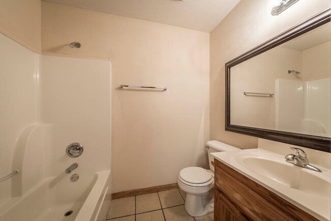 Building Photo - 40 Marie Ln